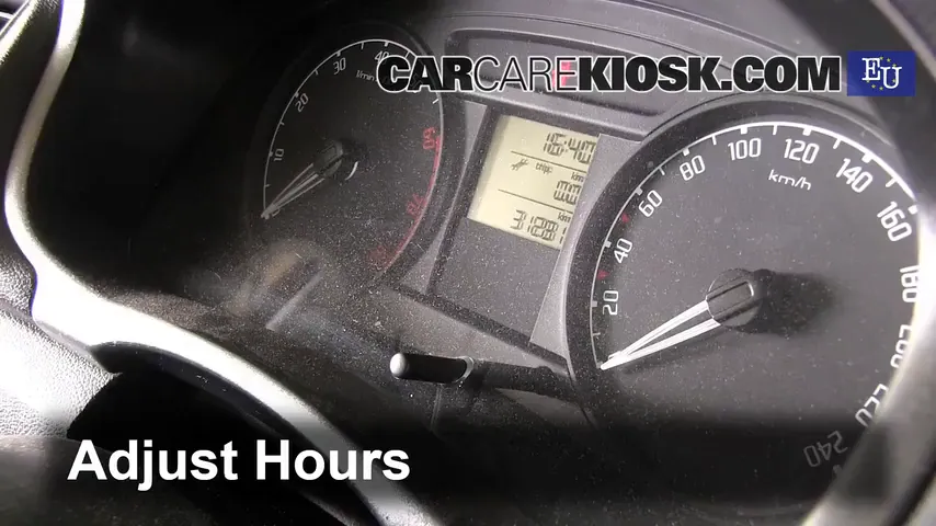 2010 Skoda Fabia S 1.2L 3 Cyl. Clock